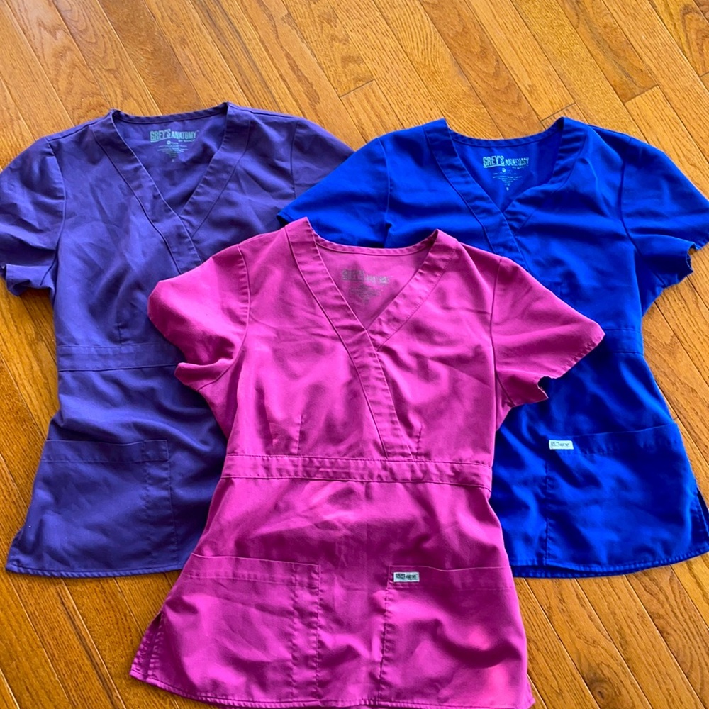Bundle of 3 Greys anatomy scrub tops size small